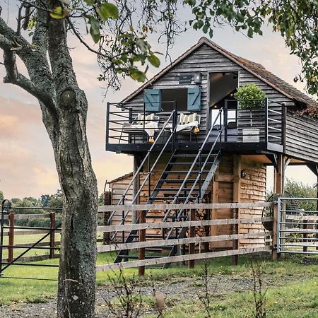The Treehouse At Humblebee Hall Worcester Esterno foto
