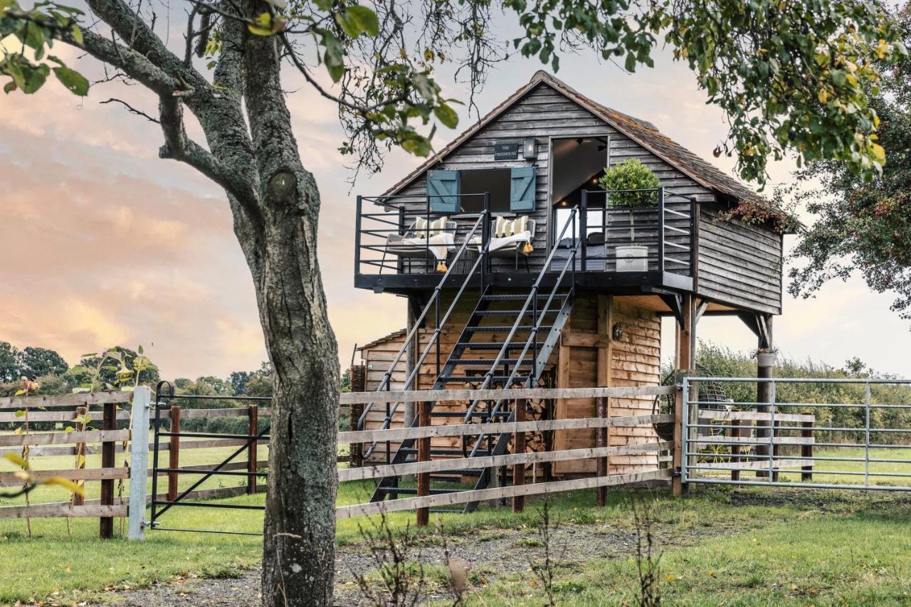 The Treehouse At Humblebee Hall Worcester Esterno foto