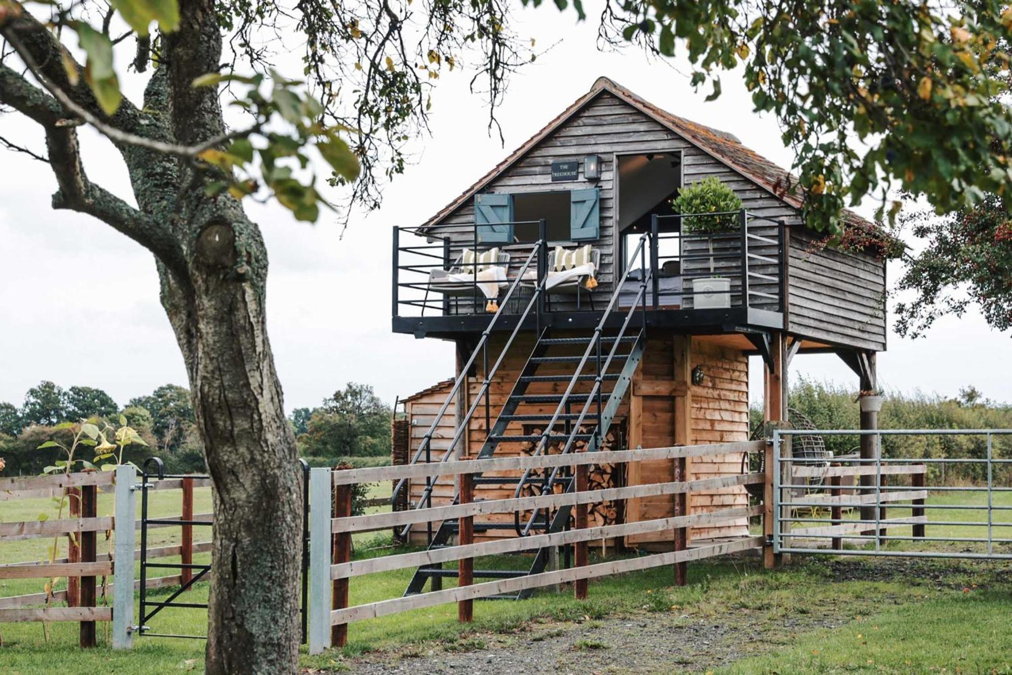 The Treehouse At Humblebee Hall Worcester Esterno foto